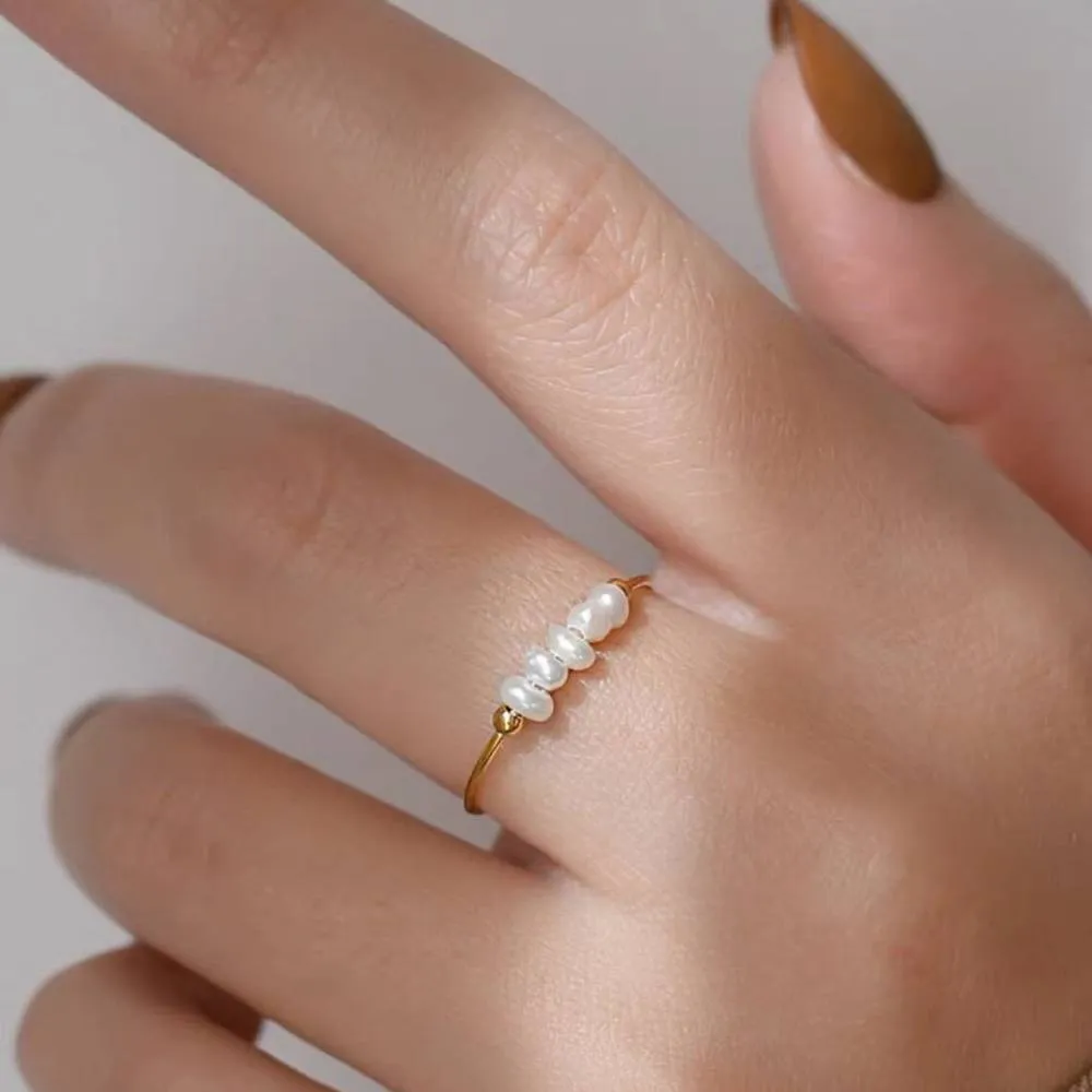 Mini Pearl Ring