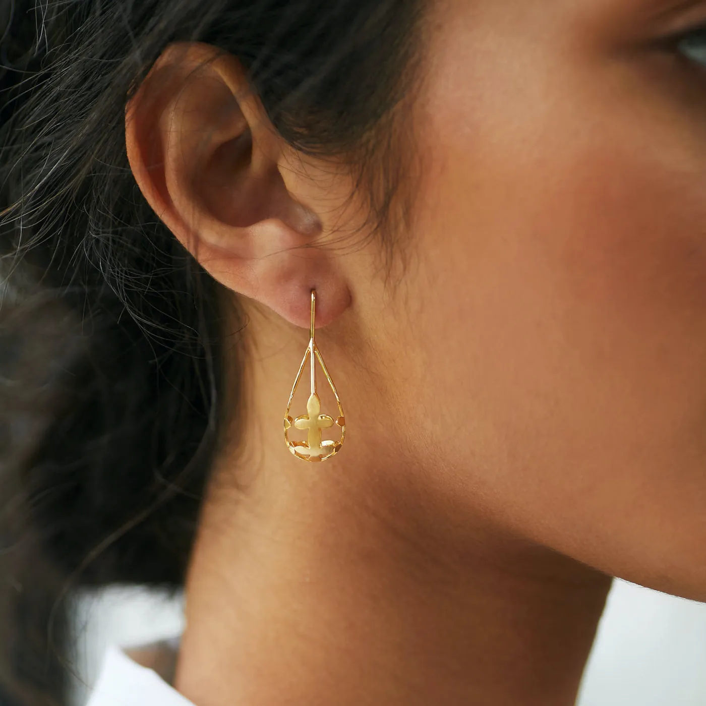 Thanaka Leaf Drop Earrings – Gold