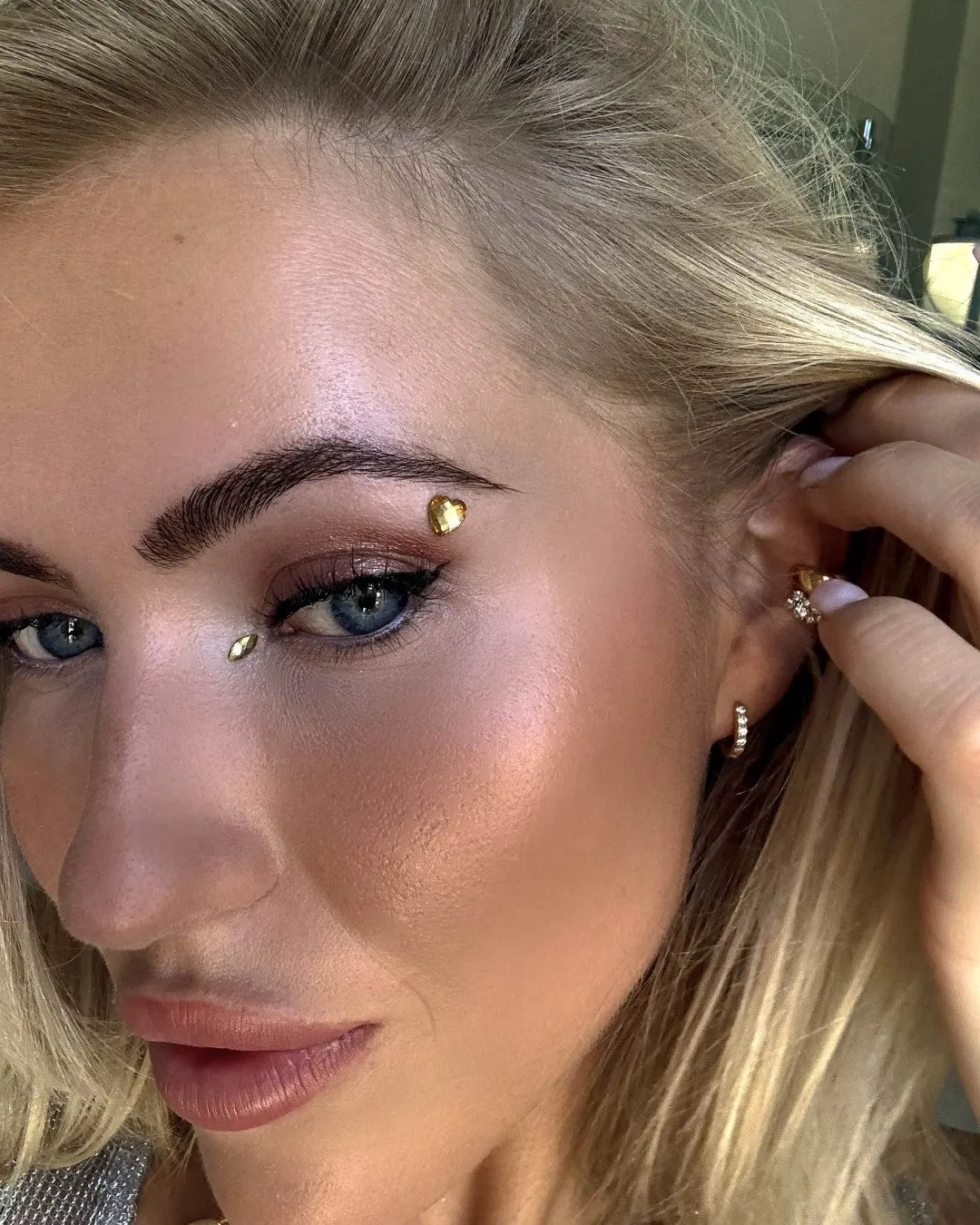 The Multicolored face jewels